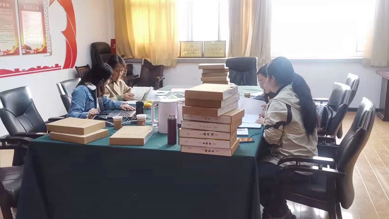 20211104 集團公司組織部到云臺檢查指導檔案專審工作.jpg