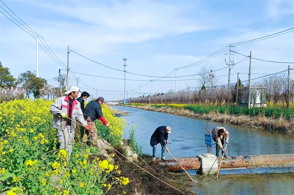 1649904915764930.jpg 20220402社區開展河道環境衛生整治行動.jpg