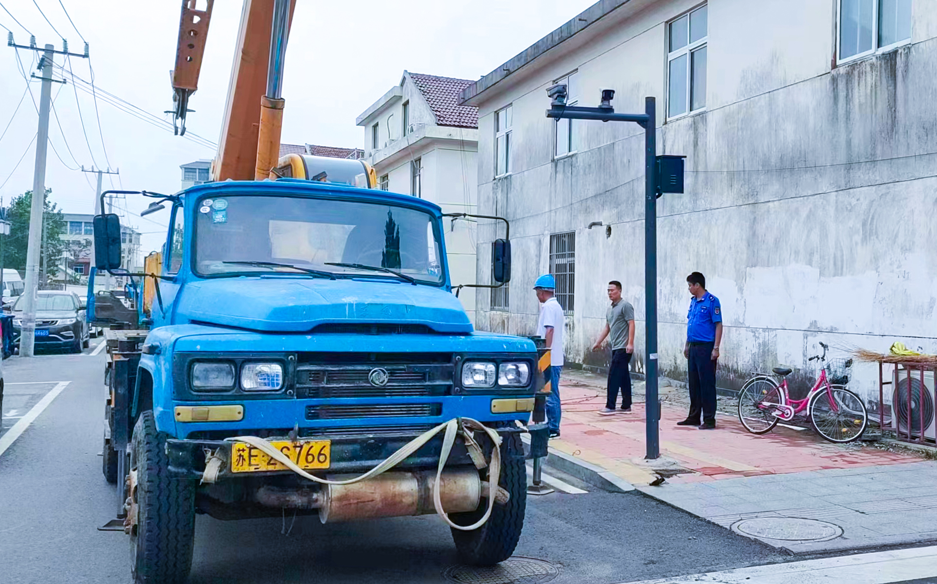 20230731拔除街頭廢棄電線桿 云臺農場社區城管保障通行安全.JPG