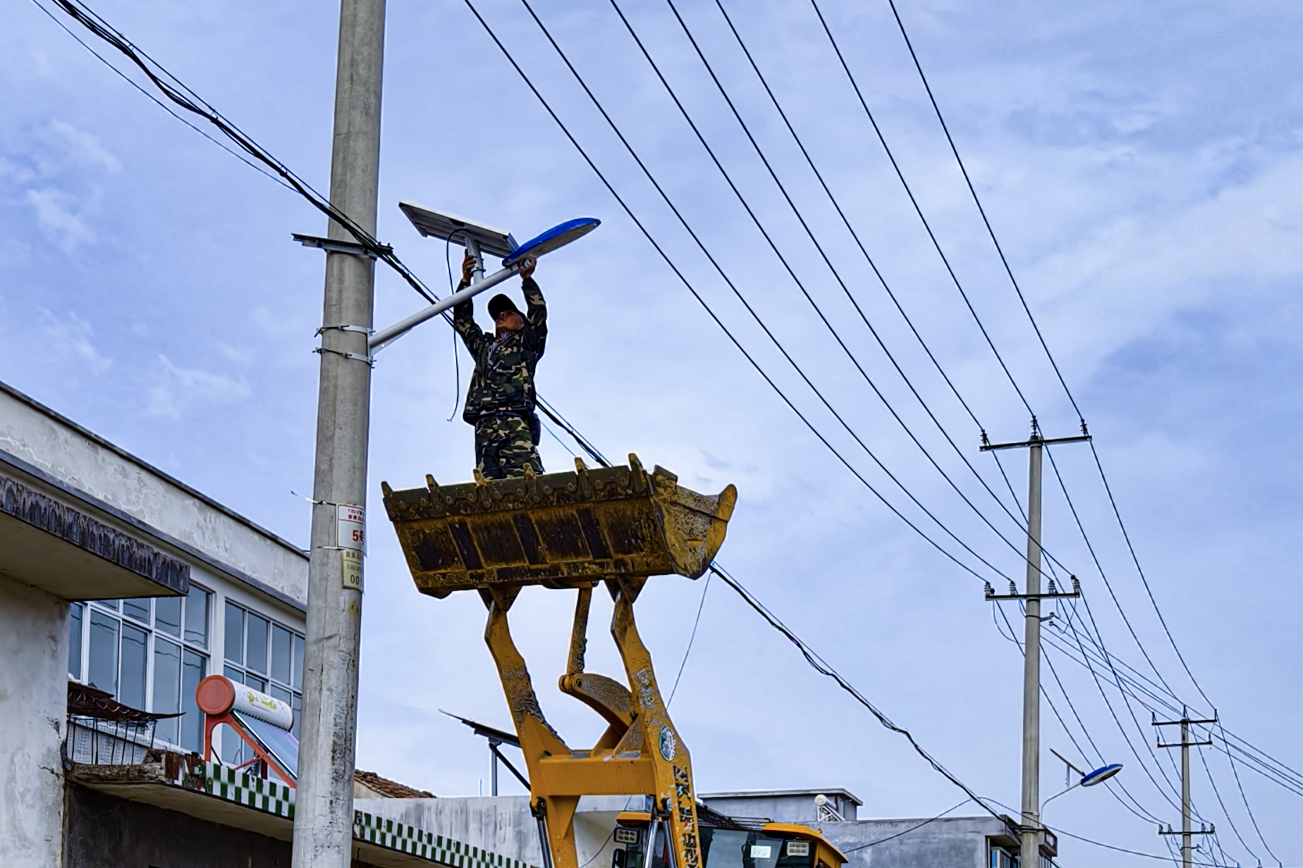 20240425 云臺：結對幫扶裝路燈 照亮村民回家路.jpg