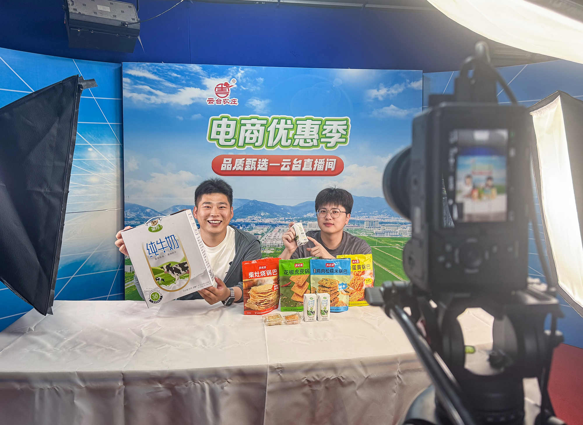 20250728 志愿者助力電商直播 賦能產業發展 (1).jpg